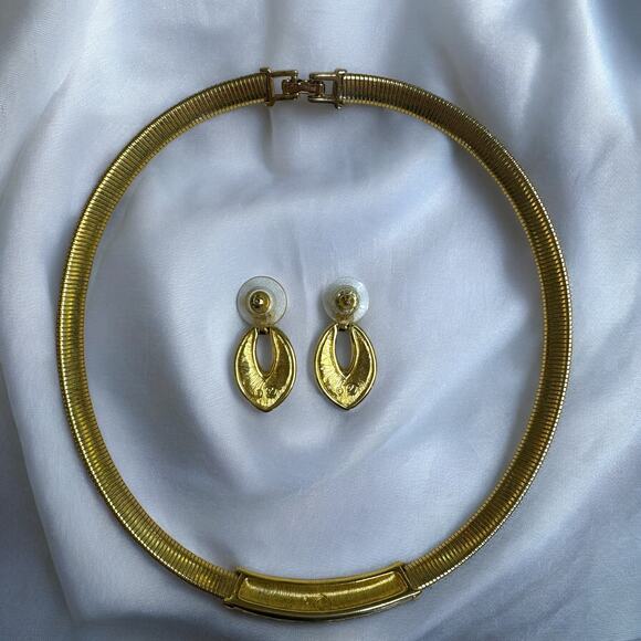 Swarovski Swan Signed Pave Crystal Collar Necklace and Earrings Jewelry Set - Picture 4 of 8